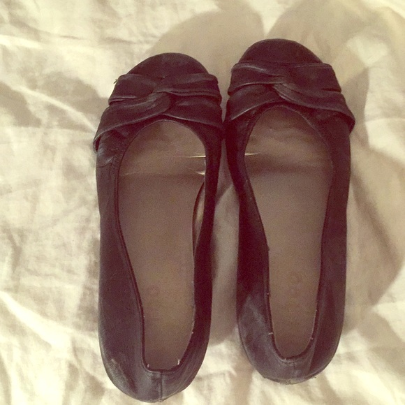 famous footwear flats